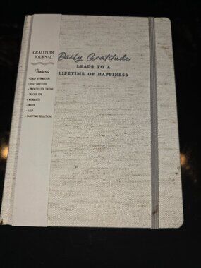 Journal Daily Gratitudes 240 pages 6" x 8" Fabric Hardcover Elastic Closure Band